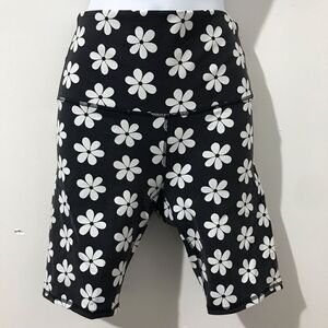 Levi’s High rise tights shorts￼ size S      A384